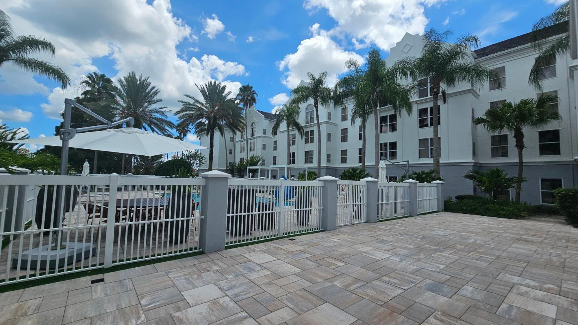 Surestay Plus By Best Western Orlando Lake Buena Vista Bagian luar foto