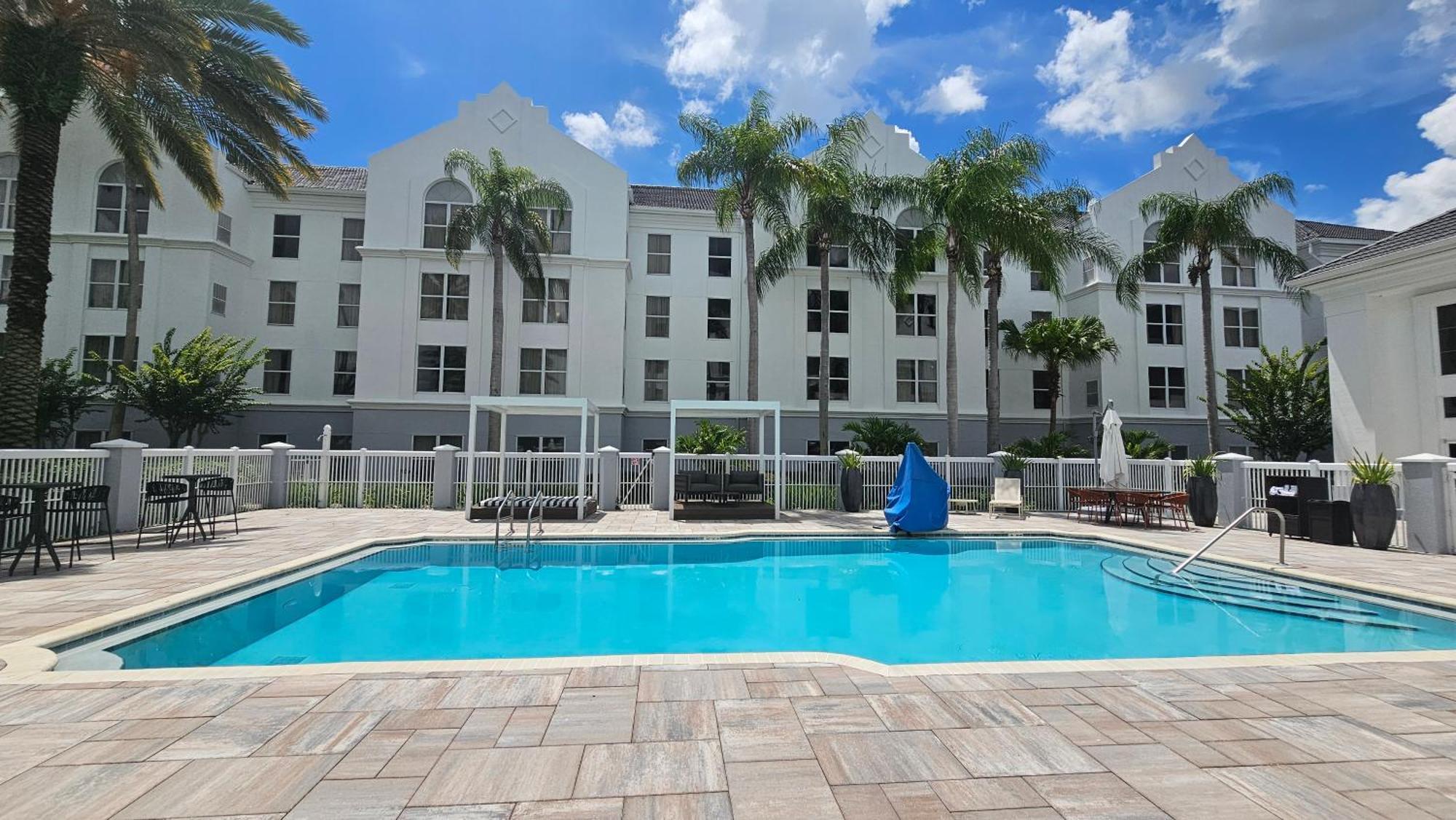 Surestay Plus By Best Western Orlando Lake Buena Vista Bagian luar foto