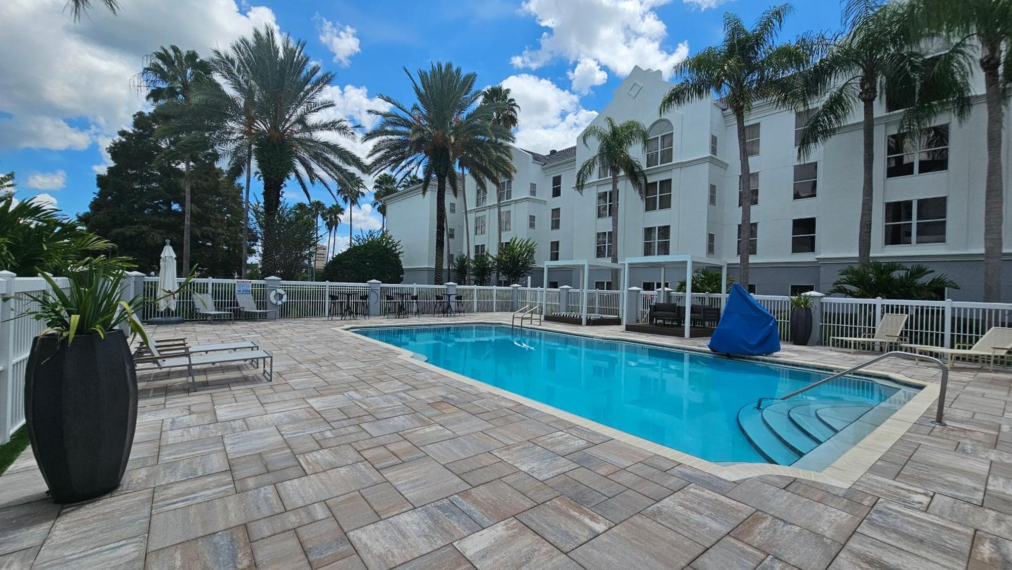 Surestay Plus By Best Western Orlando Lake Buena Vista Bagian luar foto