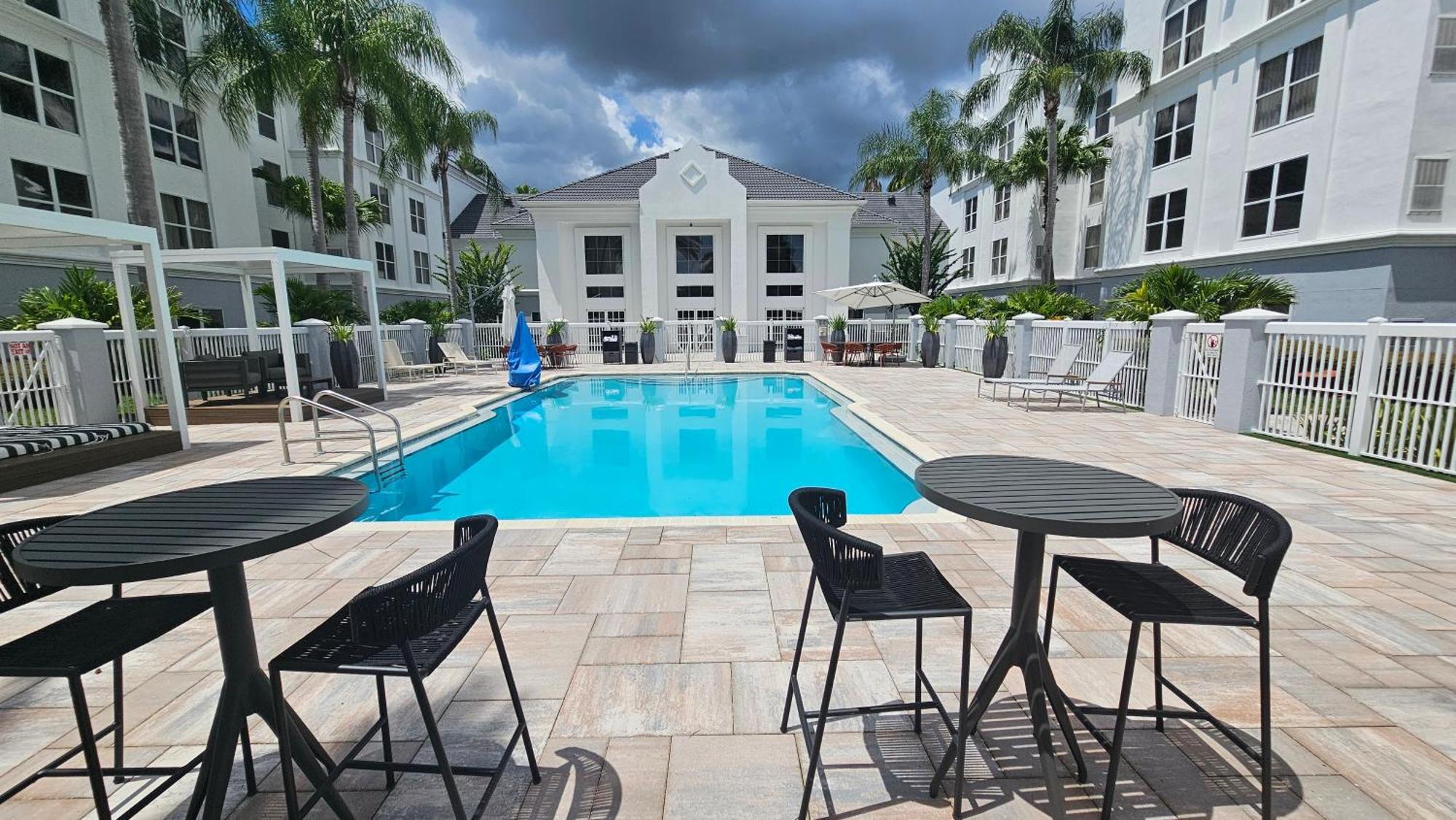 Surestay Plus By Best Western Orlando Lake Buena Vista Bagian luar foto