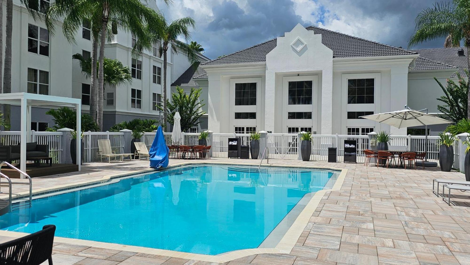Surestay Plus By Best Western Orlando Lake Buena Vista Bagian luar foto